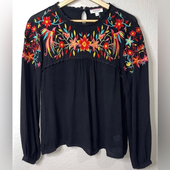 ANDREE BY UNIT Tops - Andrée by Unit Women’s Floral Embroidered Black Babydoll Peasant Top Size Small